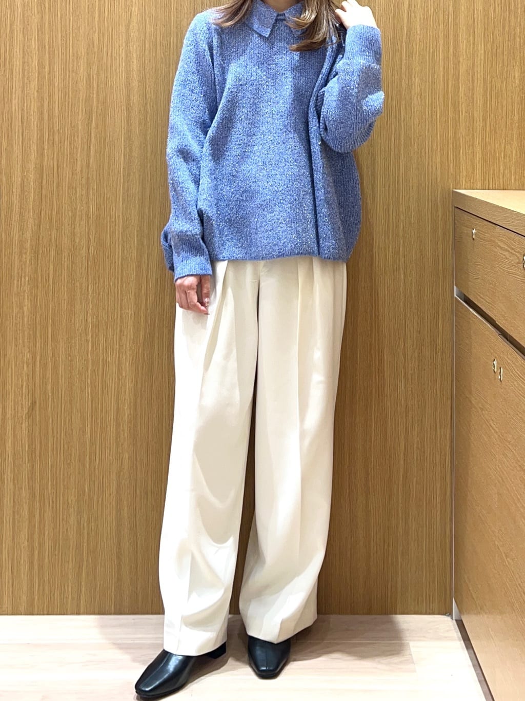 meeさんの「OPAQUE.CLIP｜スパンコールラメ衿2WAYペプラムニット【洗濯機OK】」を使ったコーディネート