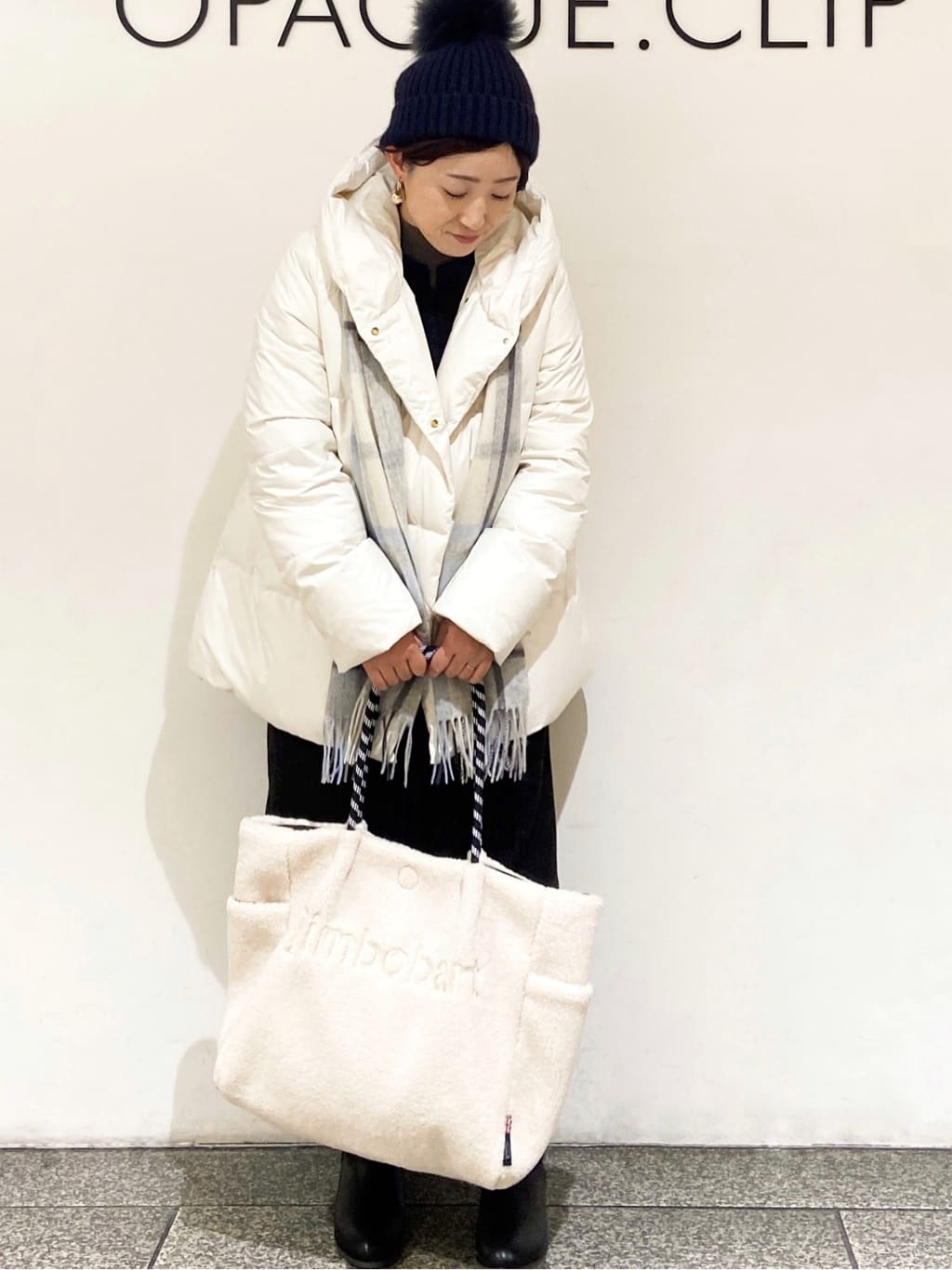 MIHOさんの「OPAQUE.CLIP｜撥水フードミドルダウンコート【防風／抗菌防臭／洗濯機OK】《S～LL》」を使ったコーディネート