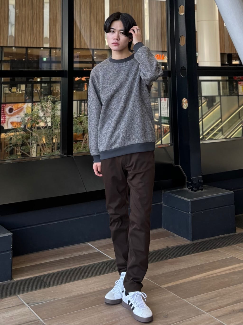 うらしーさんの「THE SHOP TK｜【裏起毛で暖かい】レトロフリーススウェット 洗濯機OK」を使ったコーディネート