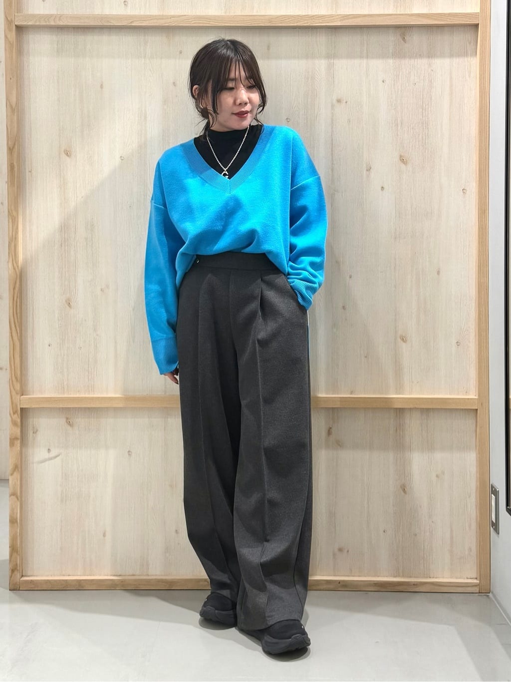 nanaさんの「THE SHOP TK｜【体型カバー】ゆったり サイドスリットニット」を使ったコーディネート