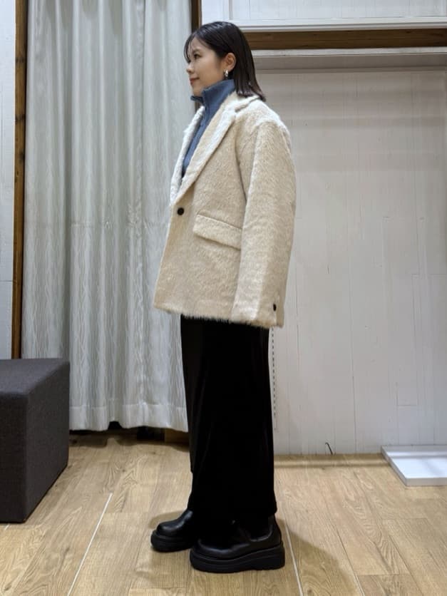chさんの「THE SHOP TK｜纏うだけで大人上品 シャギーチェスターハーフコート」を使ったコーディネート