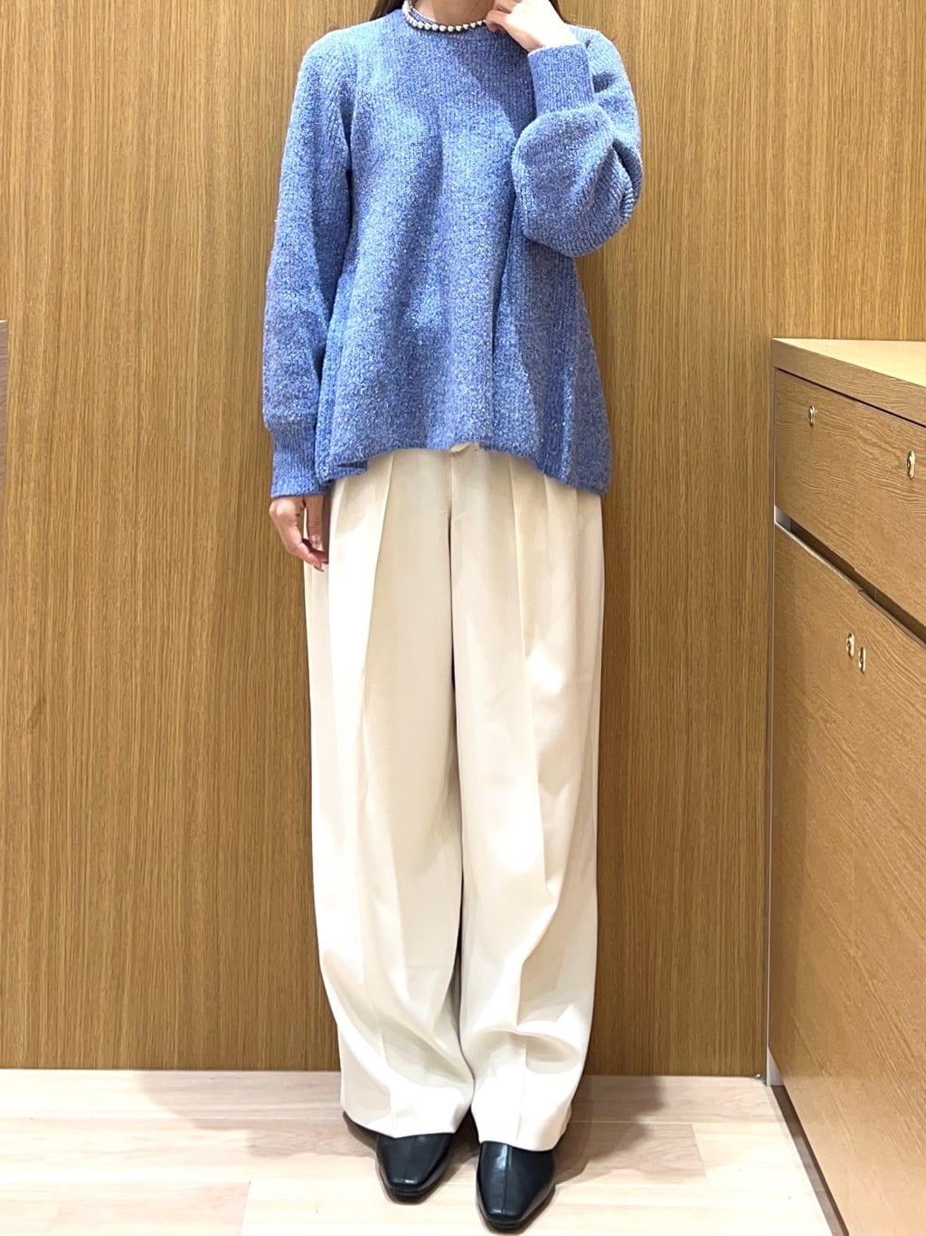 meeさんの「OPAQUE.CLIP｜スパンコールラメ衿2WAYペプラムニット【洗濯機OK】」を使ったコーディネート