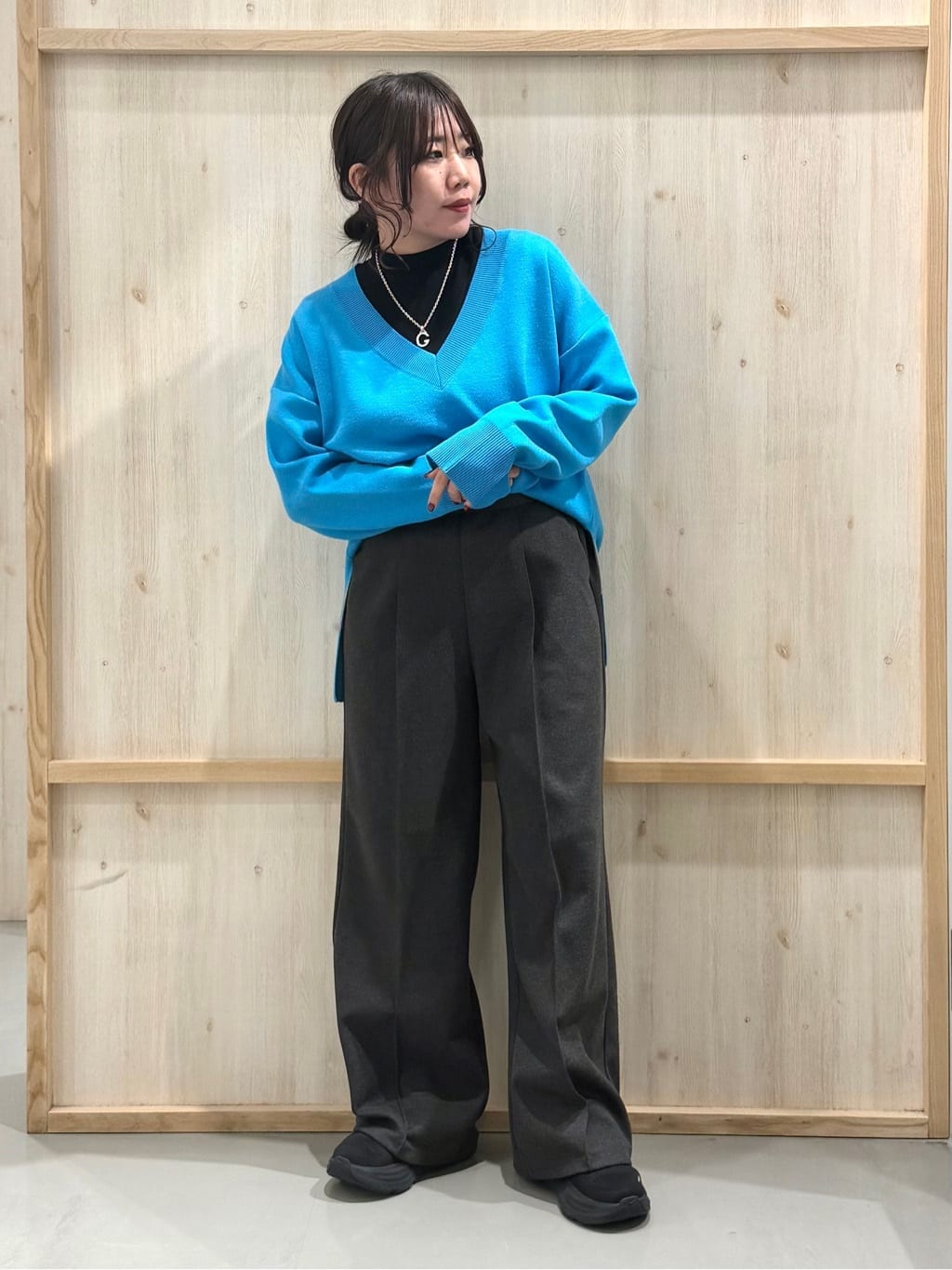 nanaさんの「THE SHOP TK｜【体型カバー】ゆったり サイドスリットニット」を使ったコーディネート