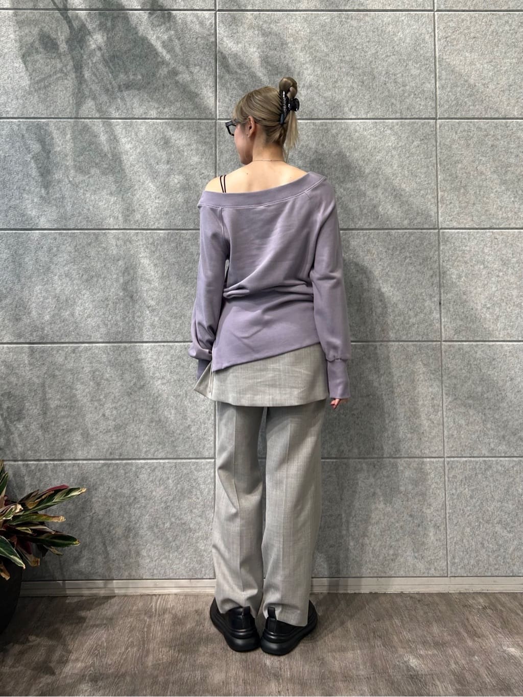honoka Aさんの「CODE A｜off－shoulder sweat」を使ったコーディネート