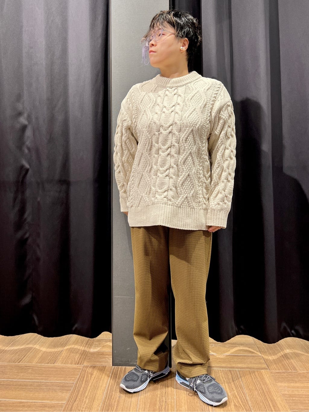 OKMKさんの「THE SHOP TK｜【洗える】冬のコーデを盛り上げる マットモール ケーブルニット」を使ったコーディネート