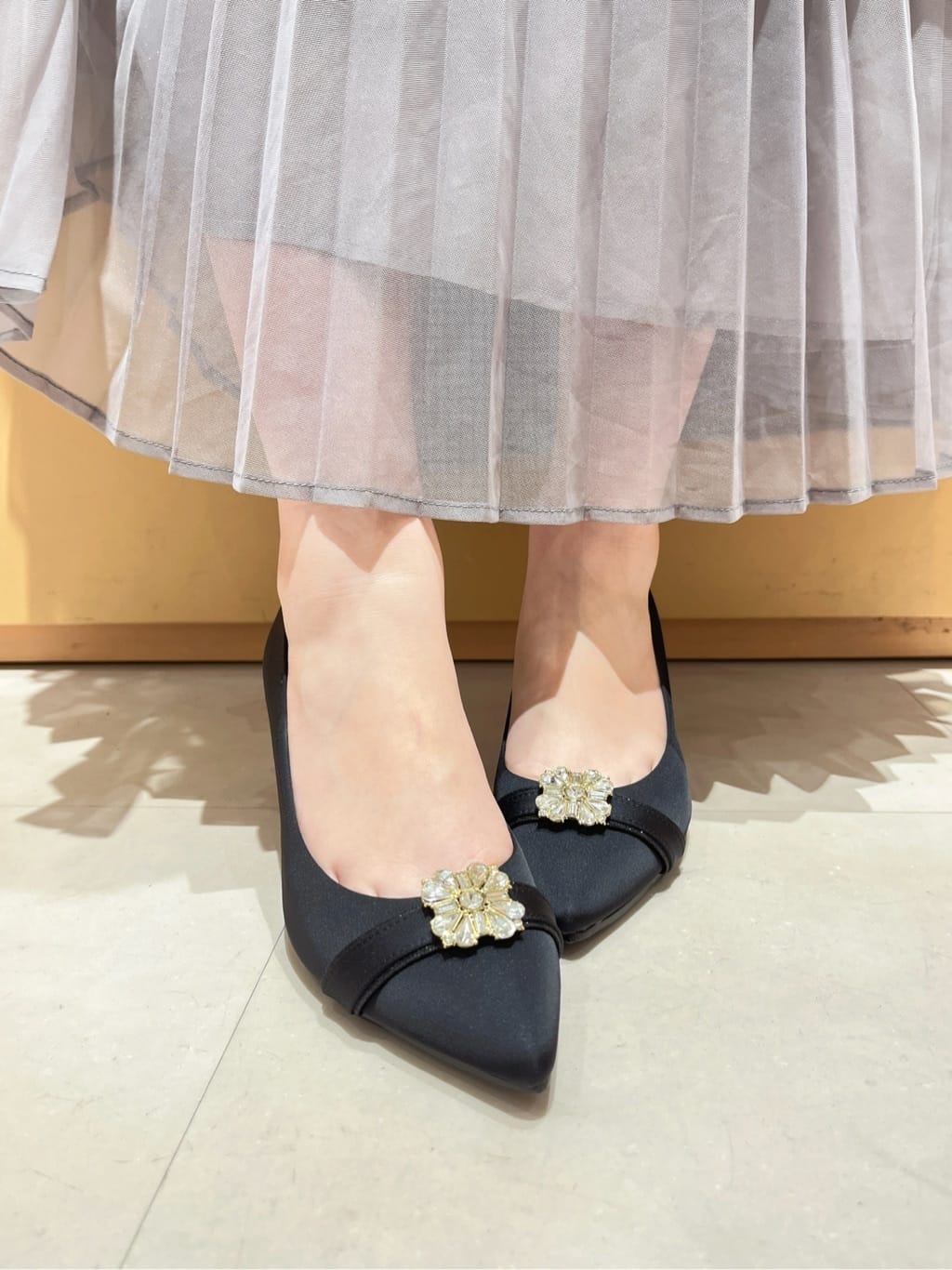 このかさんの「ESPERANZA｜【12時間パンプス】約7．5cm／ビジューベルト パーティ-結婚式に最適」を使ったコーディネート