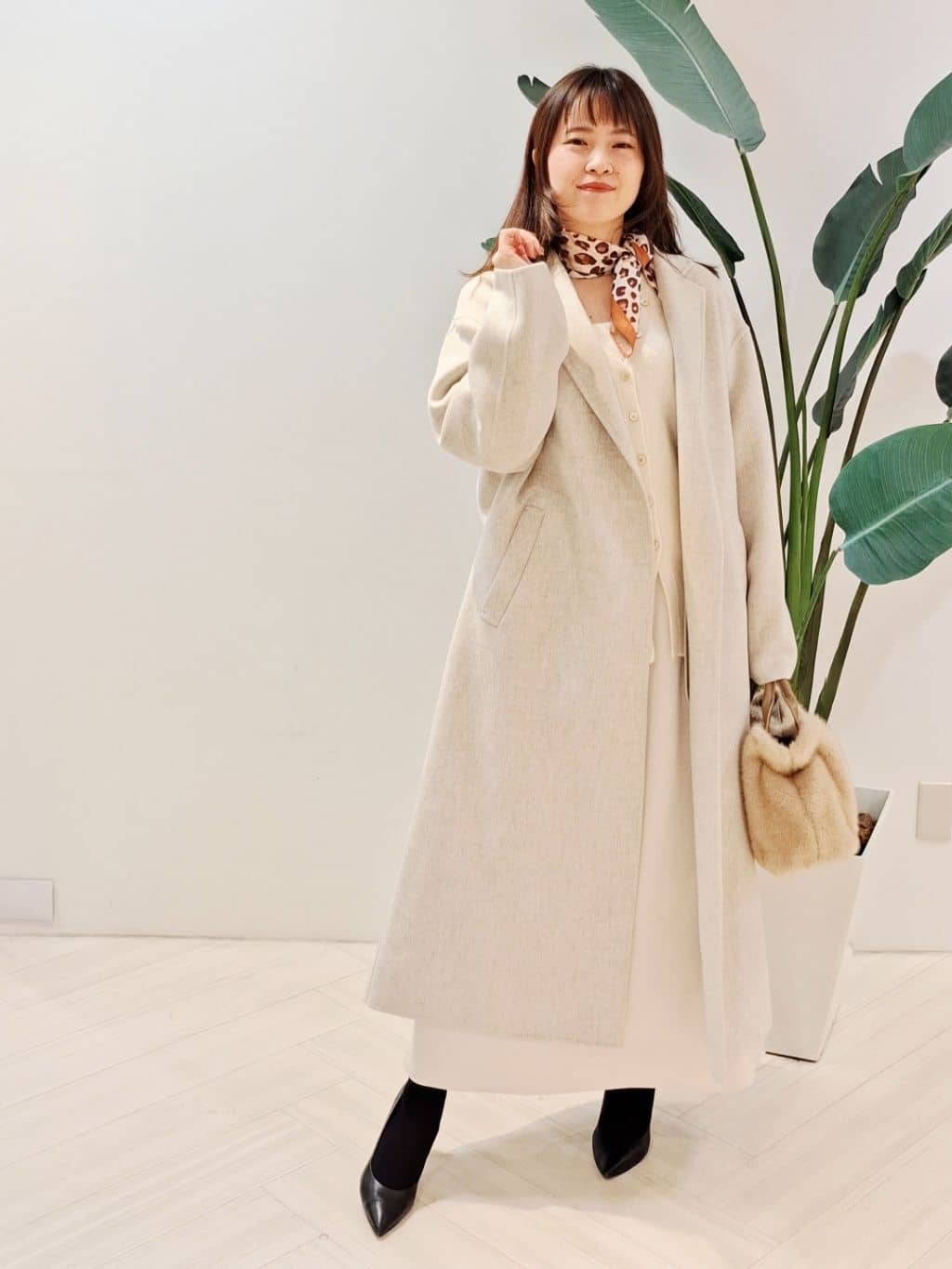 YuKaRiさんの「UNTITLED｜【ロング丈/軽やか】テーラード　リバーコート」を使ったコーディネート