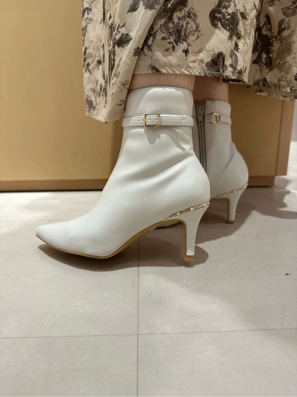 neinaさんの「ESPERANZA｜ジュエルヒールショートブーツ」を使ったコーディネート