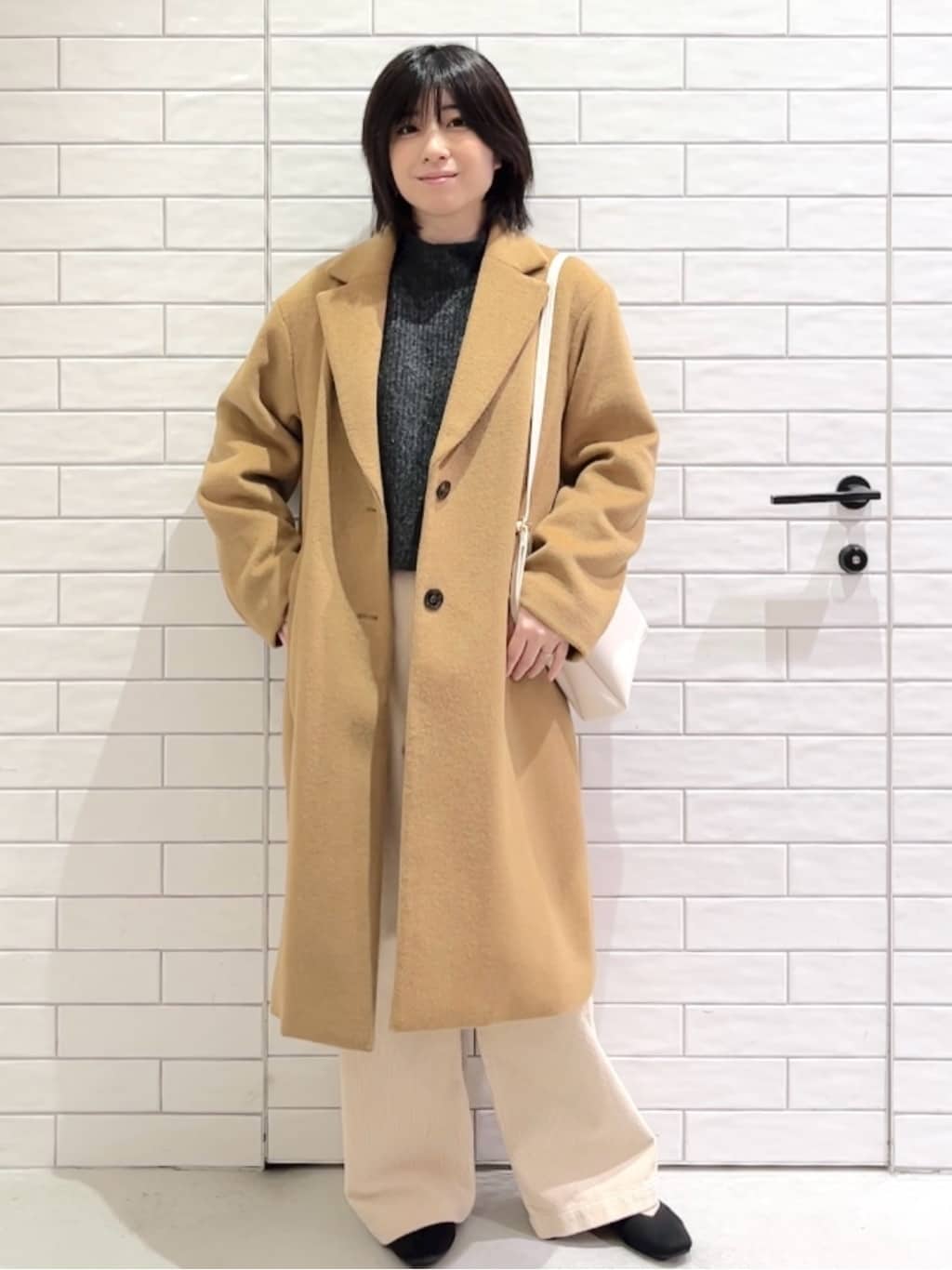 しおりさんの「OPAQUE.CLIP｜カシミヤブレンドウールチェスターコート」を使ったコーディネート