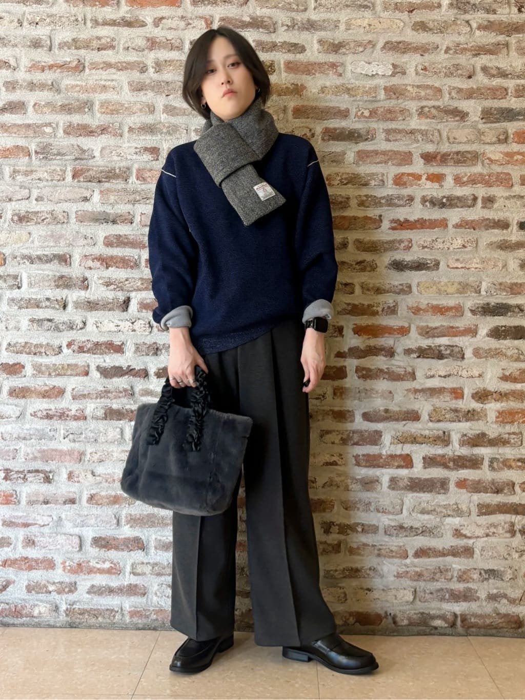 しばさんの「THE SHOP TK｜【大人の上品カジュアルを叶える】ハグするニット 洗濯機OK／6色展開」を使ったコーディネート