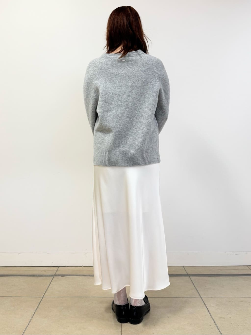 なかもとあきさんの「DRESSTERIOR｜ストレッチヴィンテージサテンナロースカート」を使ったコーディネート