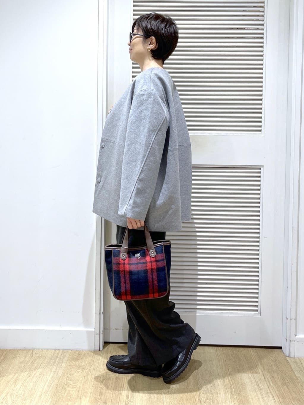 Miyazakiさんの「Dessin｜【洗える】ペイント風刺繍入り配色ラインニット」を使ったコーディネート