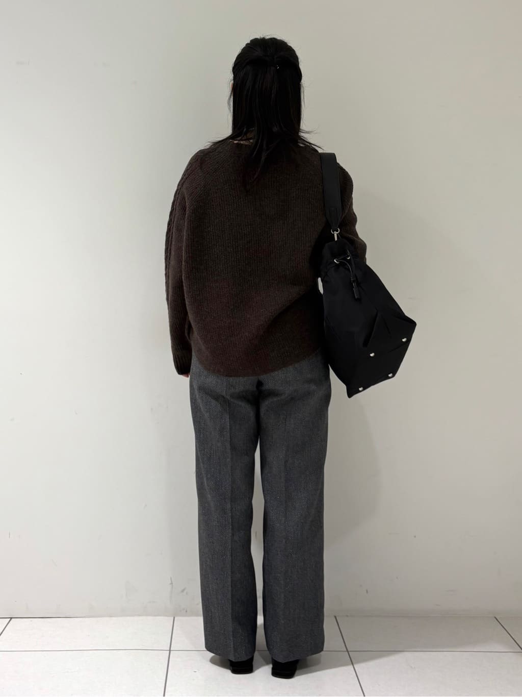 momokoさんの「INDIVI｜【洗える】ケーブルデザイン ラウンドヘムニット」を使ったコーディネート