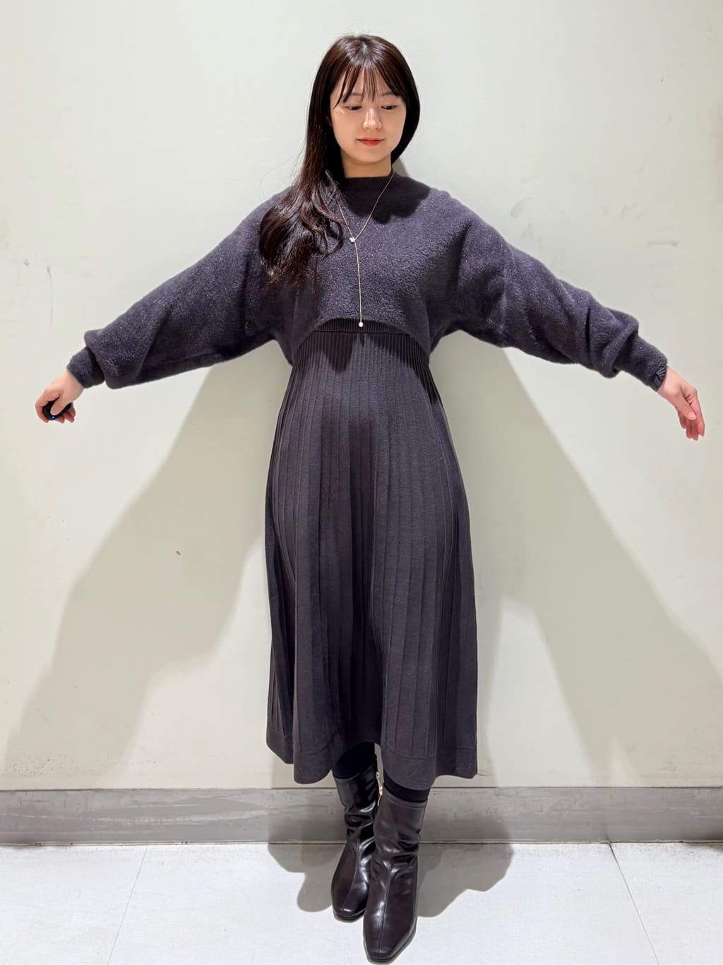 きみさんの「OPAQUE.CLIP｜ラメフェザープルオーバーセット ニットワンピース【洗濯機OK】《XS～LL》」を使ったコーディネート