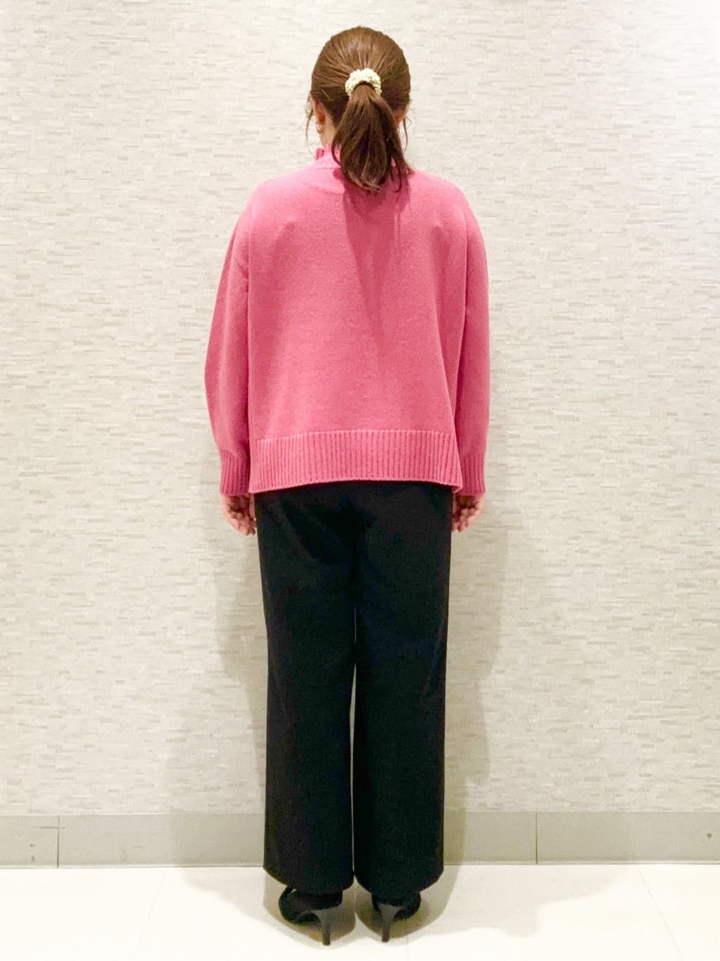 yuさんの「COUP DE CHANCE｜【手洗い可／日本製／カシミヤ混】ミドルゲージのハイネックニットトップス」を使ったコーディネート