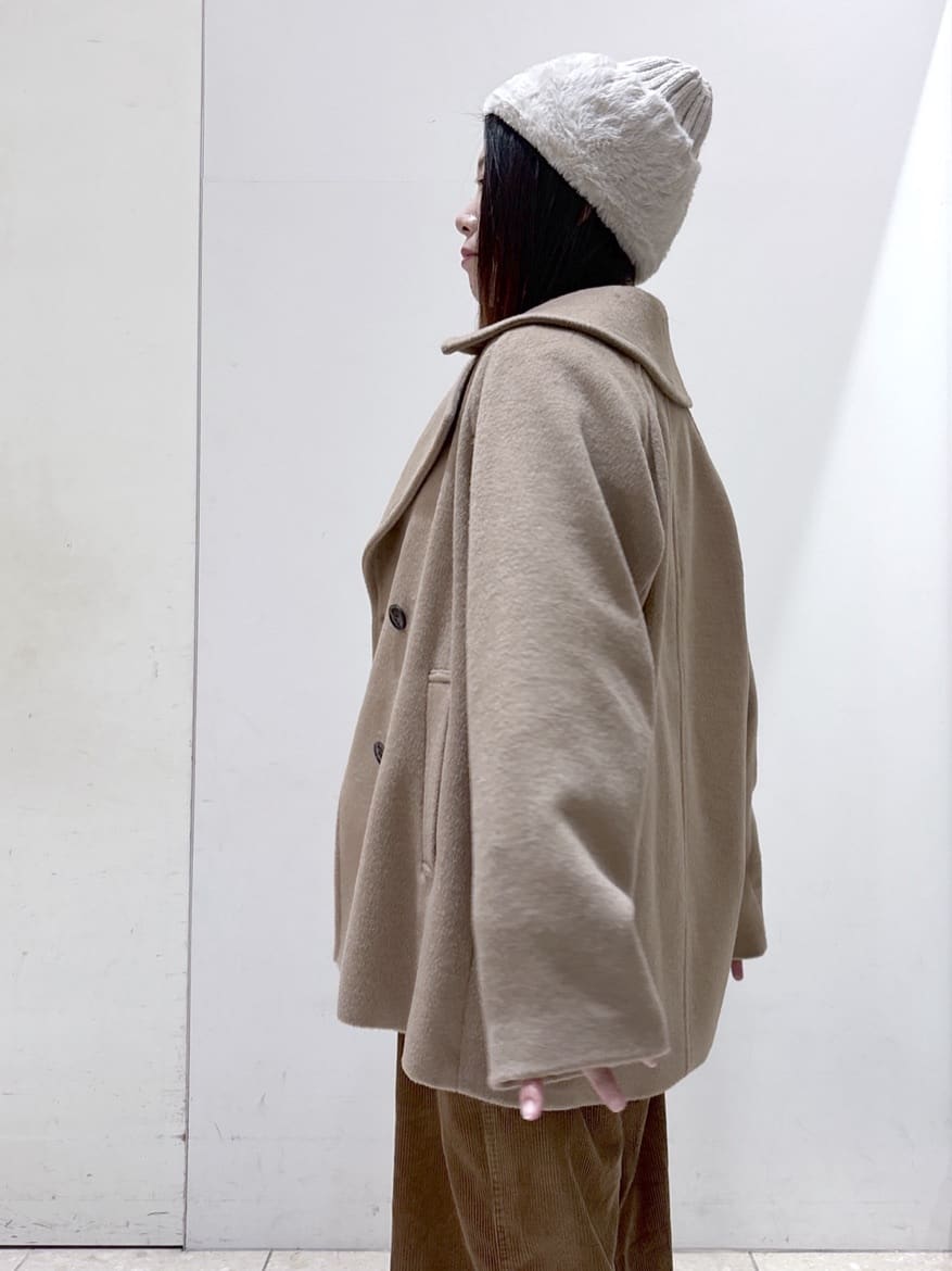 mameさんの「OPAQUE.CLIP｜カシミヤブレンドウールミドルピーコート」を使ったコーディネート