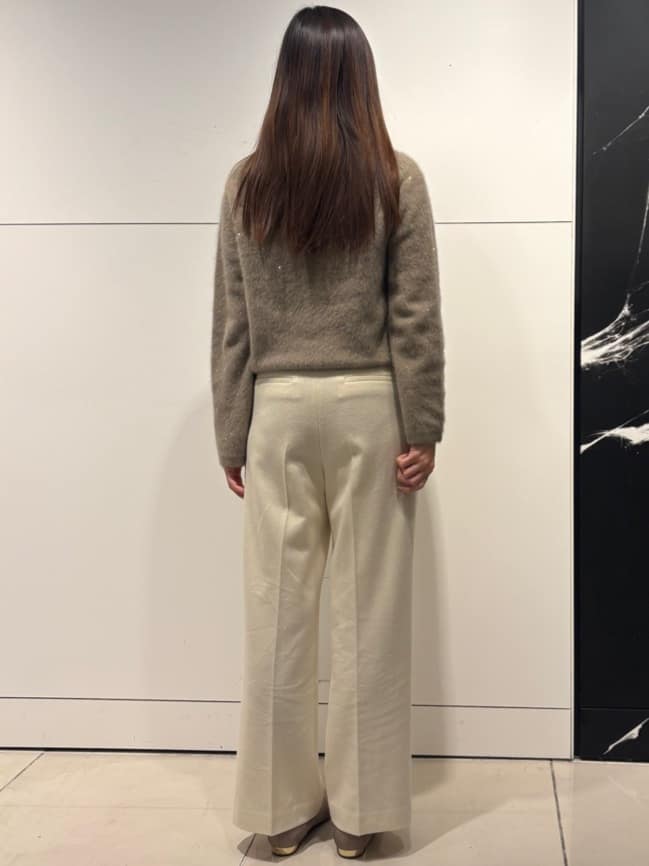 シオンさんの「COUP DE CHANCE｜【フォックス混】ショート丈ニットトップス」を使ったコーディネート
