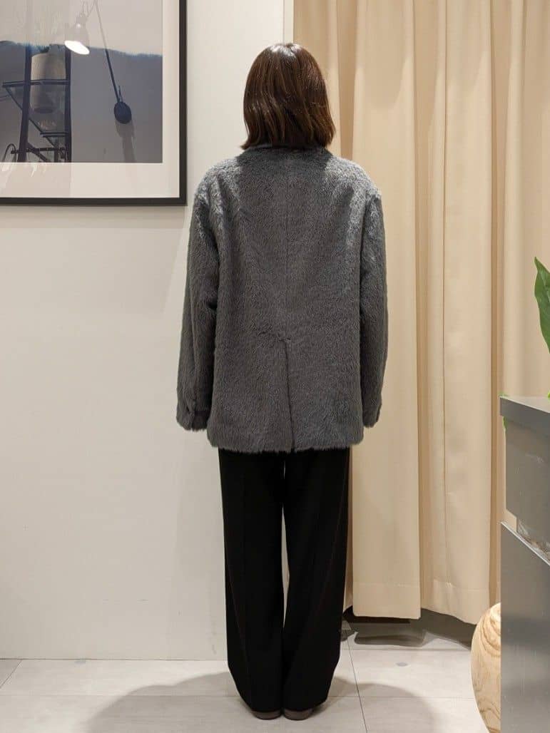なめさんの「THE SHOP TK｜纏うだけで大人上品 シャギーチェスターハーフコート」を使ったコーディネート