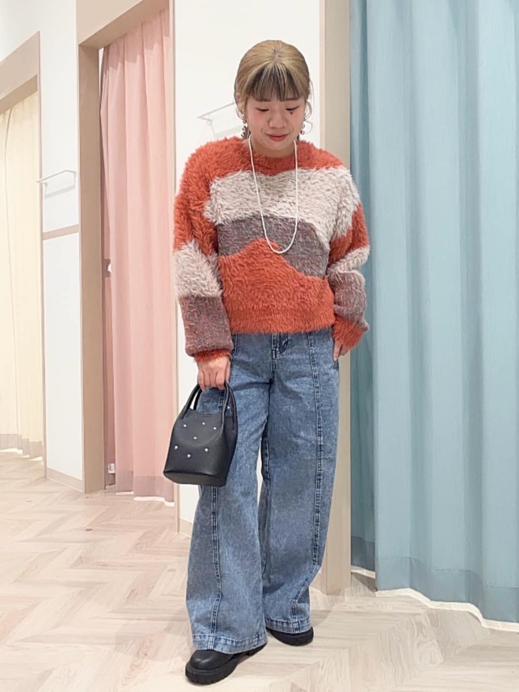 まちゃんなちゃんさんの「SHOO･LA･RUE｜【選べる4柄】ふわふわ ロングフェザーニット」を使ったコーディネート