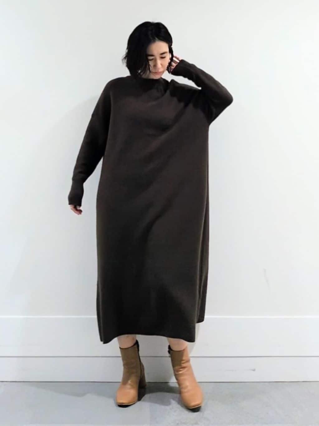 ミズタさんの「UNTITLED｜【ロング丈/ゆったりシルエット】テントライン ニットワンピース」を使ったコーディネート