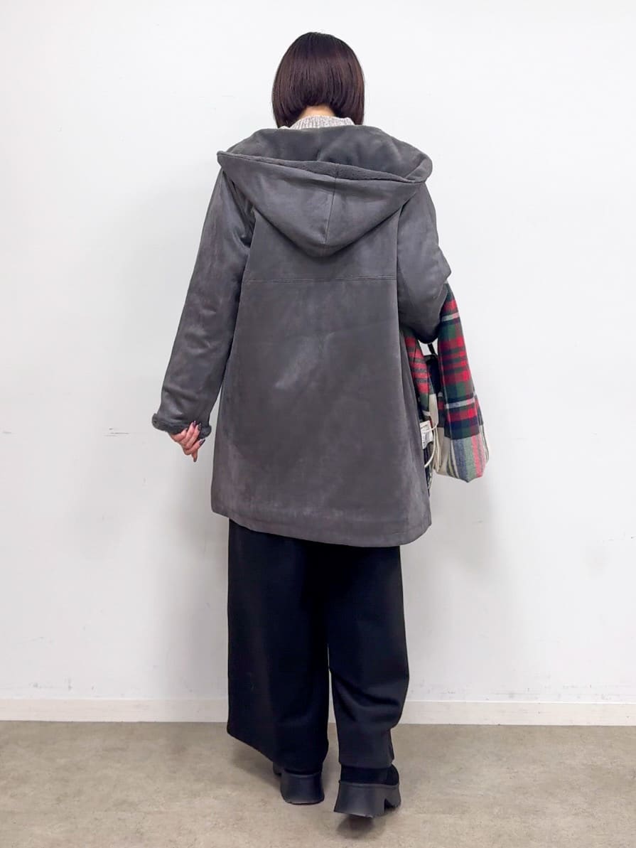 𝐜𝐡𝐢𝐤𝐚さんの「SHOO･LA･RUE｜柄アソートチェックストール」を使ったコーディネート