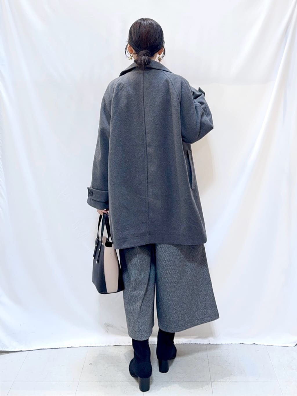 𝐇𝐢𝐫𝐨𝐦𝐢さんの「SHOO･LA･RUE｜【高レビュー】ウエストゴムで穿きやすい　ガウチョパンツ」を使ったコーディネート