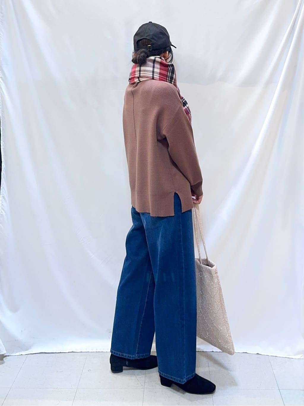 𝐇𝐢𝐫𝐨𝐦𝐢さんの「SHOO･LA･RUE｜【S-LL】脚のラインを拾いにくい デニムワイドパンツ」を使ったコーディネート