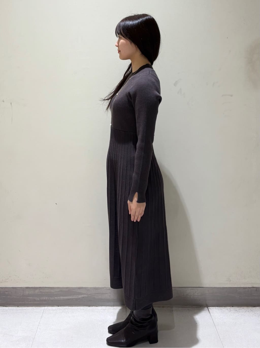 きみさんの「OPAQUE.CLIP｜ラメフェザープルオーバーセット ニットワンピース【洗濯機OK】《XS～LL》」を使ったコーディネート