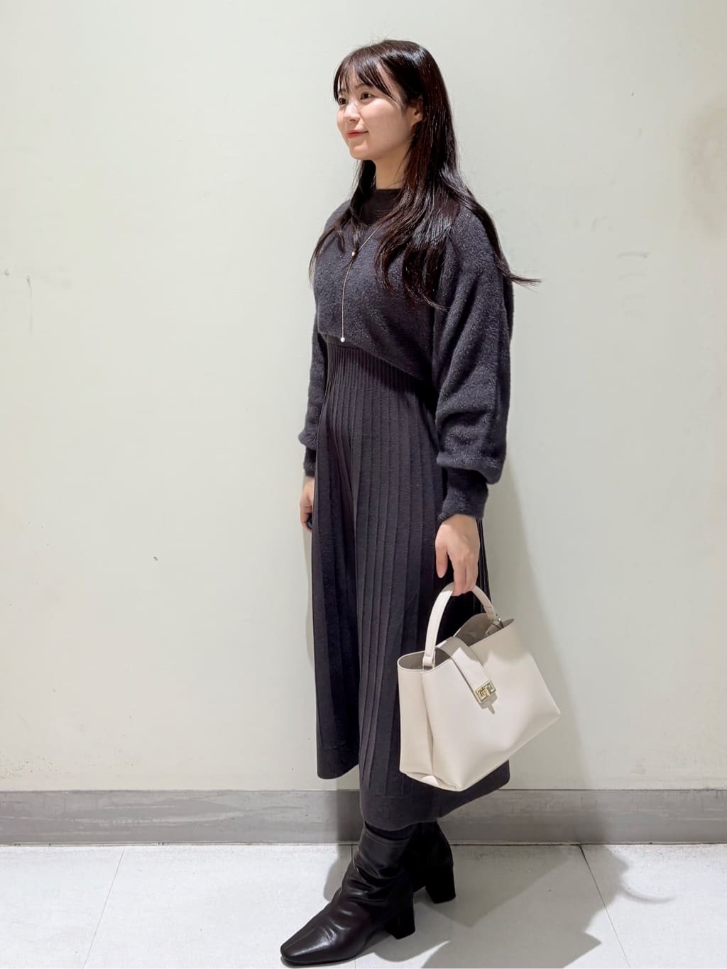 きみさんの「OPAQUE.CLIP｜ラメフェザープルオーバーセット ニットワンピース【洗濯機OK】《XS～LL》」を使ったコーディネート