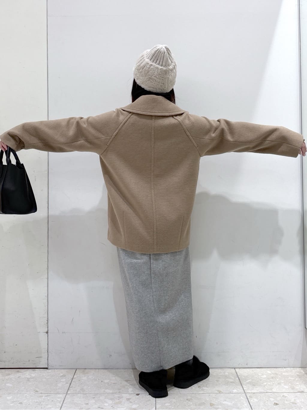 mameさんの「OPAQUE.CLIP｜カシミヤブレンドウールミドルピーコート」を使ったコーディネート