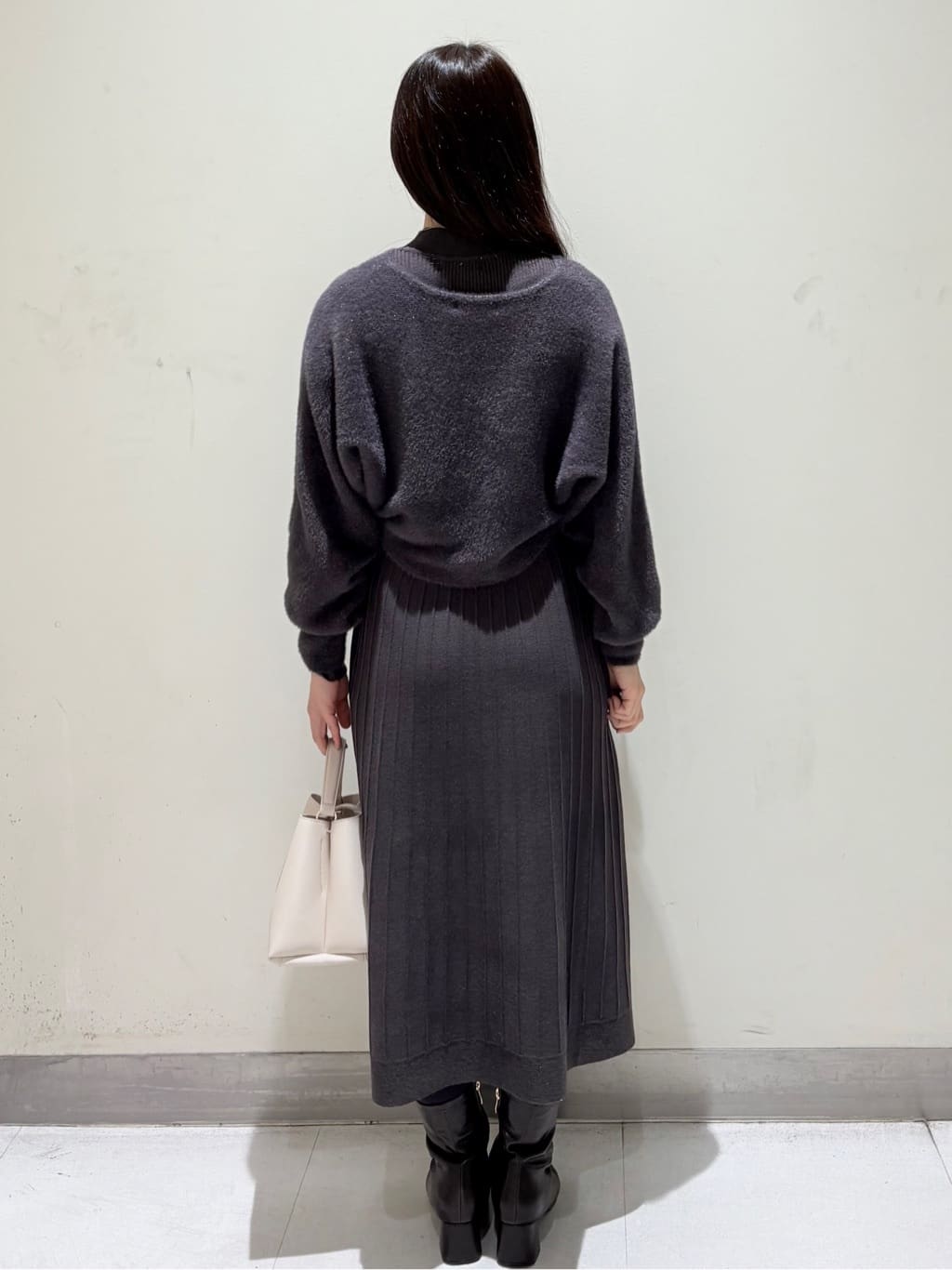 きみさんの「OPAQUE.CLIP｜ラメフェザープルオーバーセット ニットワンピース【洗濯機OK】《XS～LL》」を使ったコーディネート