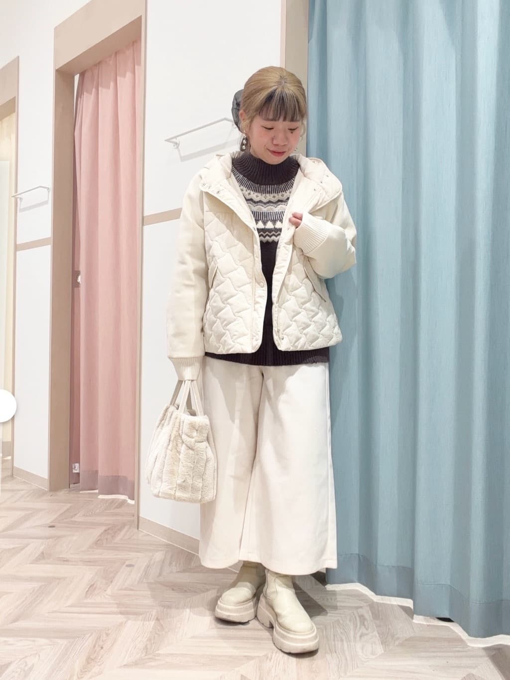 まちゃんなちゃんさんの「SHOO･LA･RUE｜【S-LL】異素材使いが目を惹く キルトフードブルゾン」を使ったコーディネート