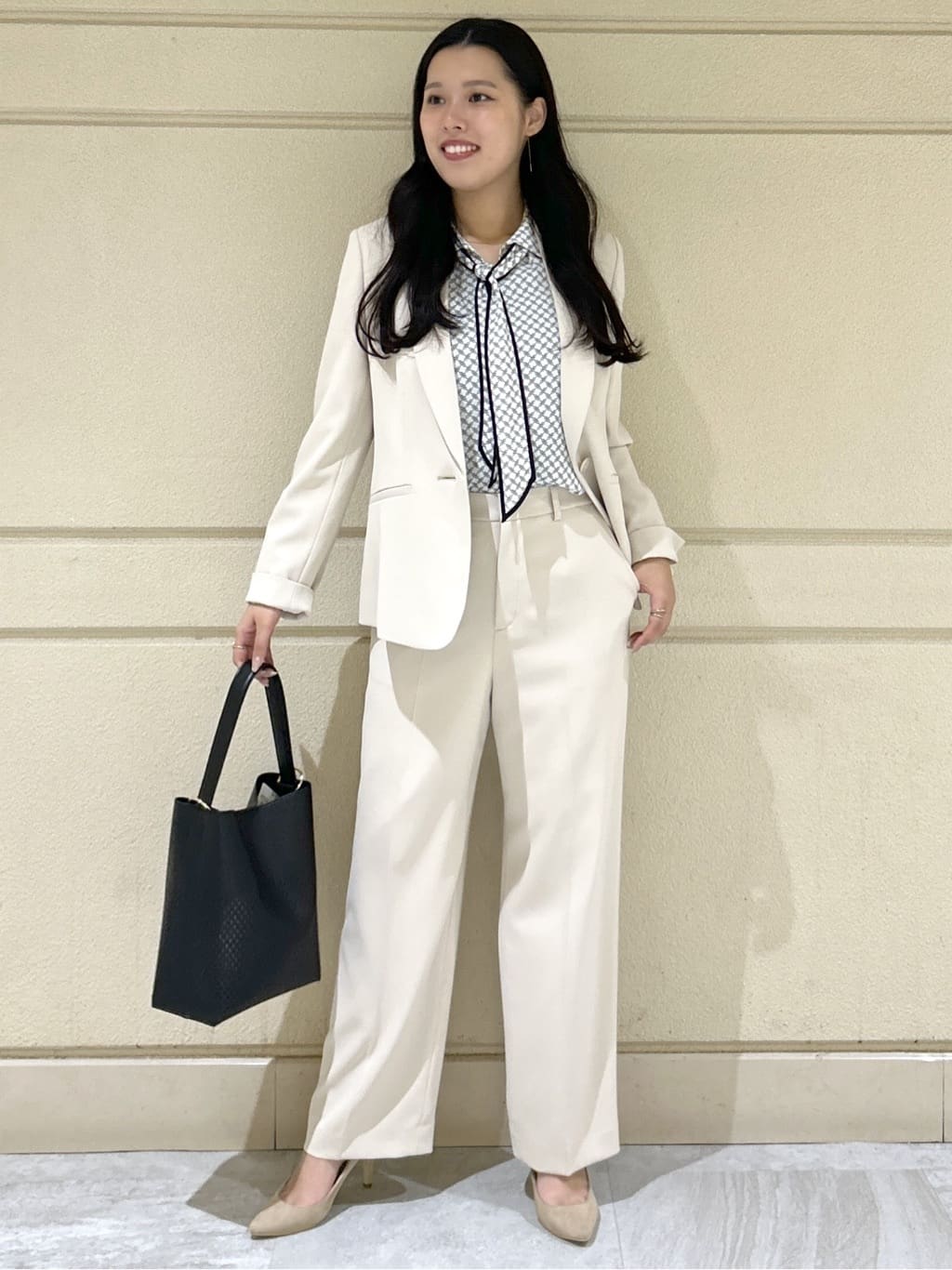 Momokaさんの「COUP DE CHANCE｜【手洗い可／ボウタイ取外し可】配色パイピングボウブラウス」を使ったコーディネート