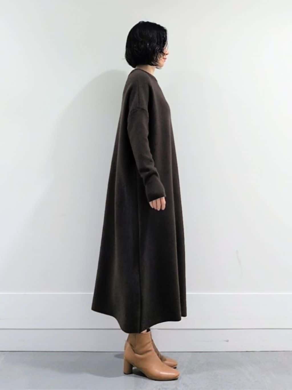 ミズタさんの「UNTITLED｜【ロング丈/ゆったりシルエット】テントライン ニットワンピース」を使ったコーディネート