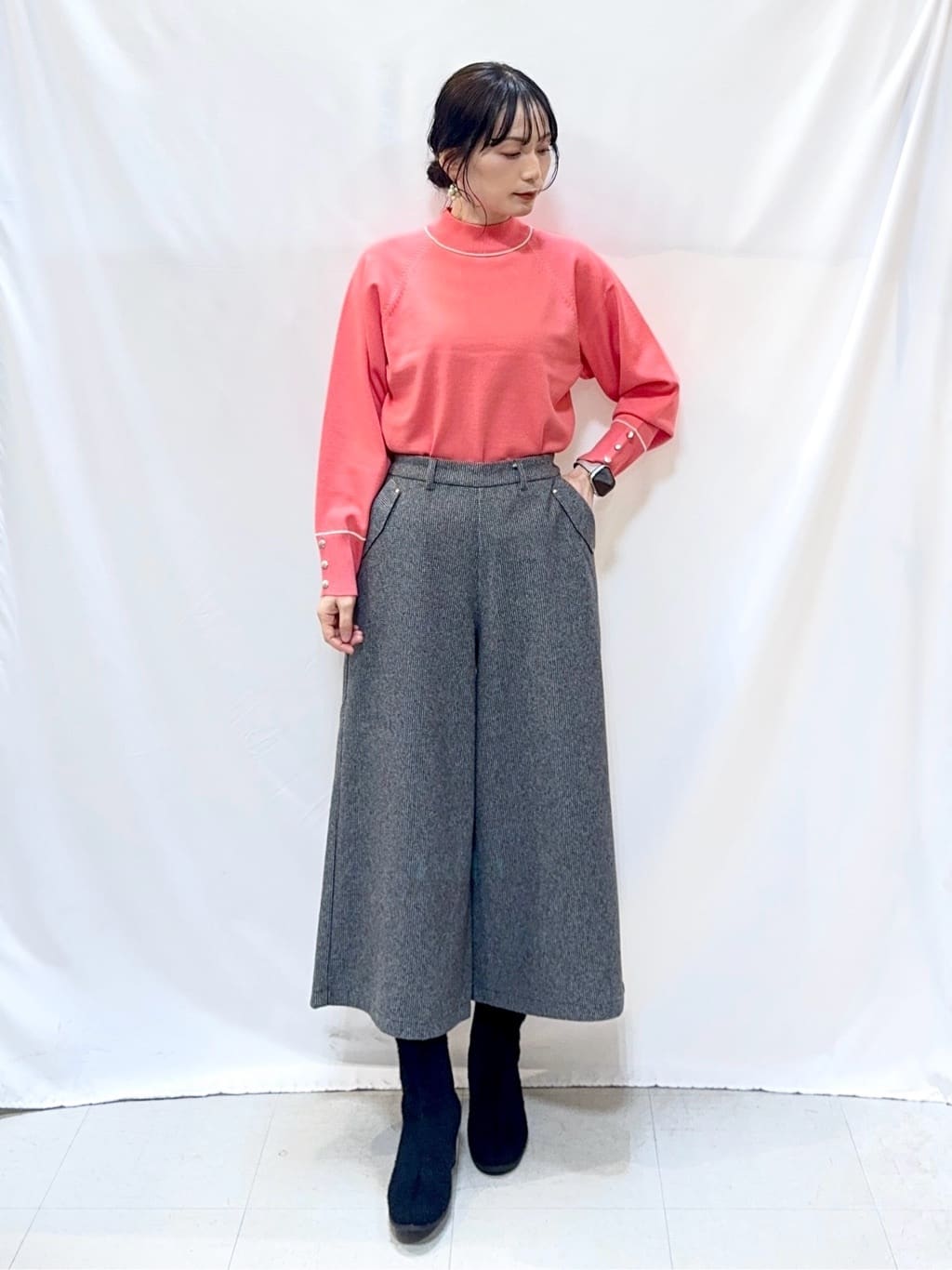 𝐇𝐢𝐫𝐨𝐦𝐢さんの「SHOO･LA･RUE｜【高レビュー】ウエストゴムで穿きやすい　ガウチョパンツ」を使ったコーディネート
