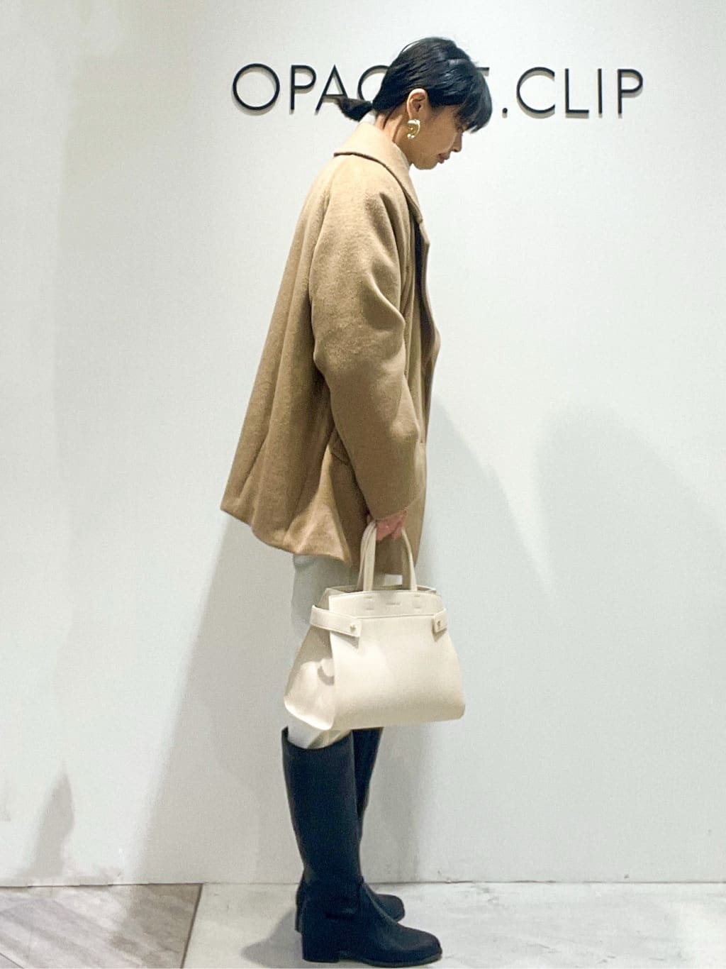 あいさんの「OPAQUE.CLIP｜カシミヤブレンドウールミドルピーコート」を使ったコーディネート