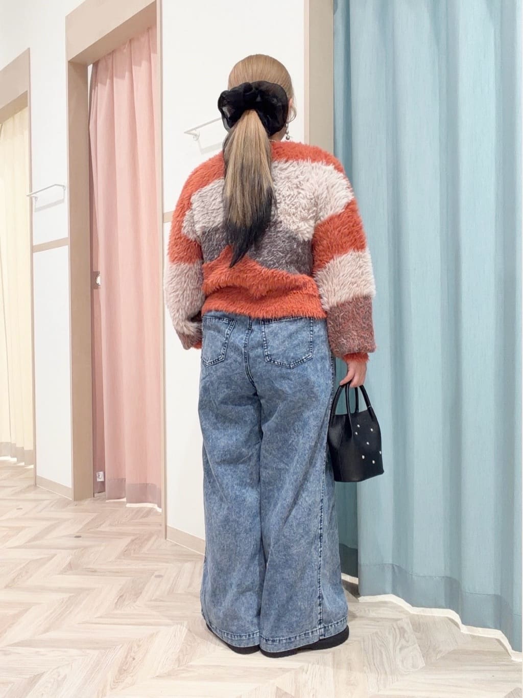 まちゃんなちゃんさんの「SHOO･LA･RUE｜【選べる4柄】ふわふわ ロングフェザーニット」を使ったコーディネート