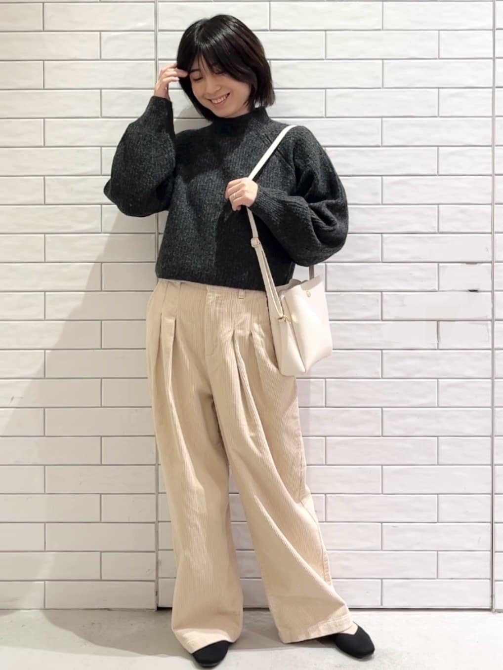 しおりさんの「OPAQUE.CLIP｜カシミヤブレンドウールチェスターコート」を使ったコーディネート