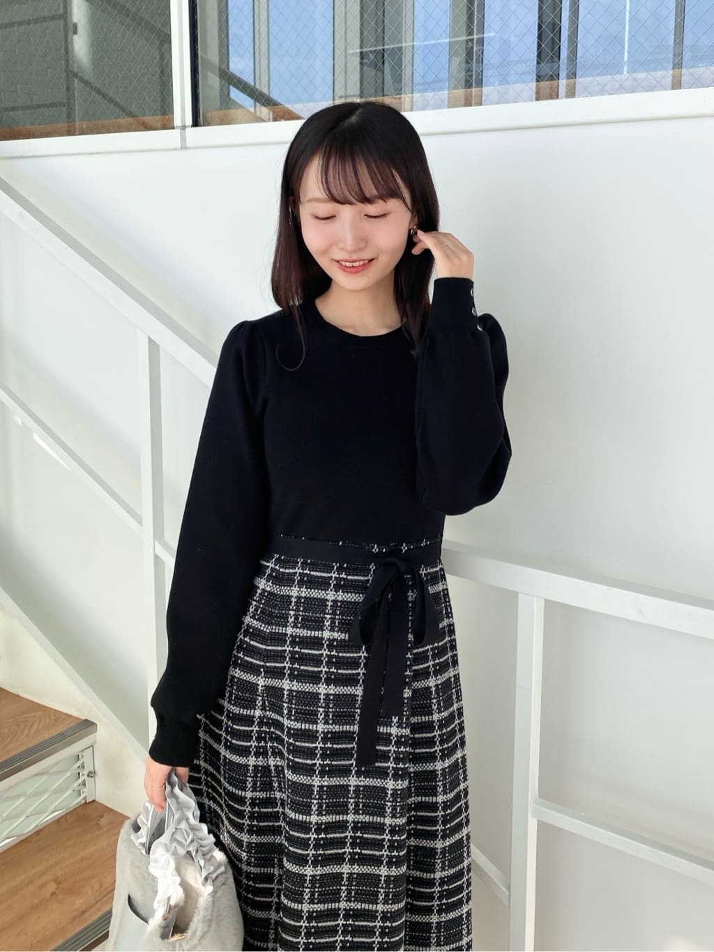 みさかさんの「index｜チェックラメジャカードニットワンピース」を使ったコーディネート