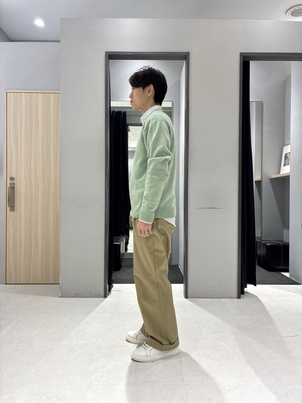 わいずみさんの「TAKEO KIKUCHI｜【Air Palette Knit】ワンポイント カラーニット プルオーバー」を使ったコーディネート