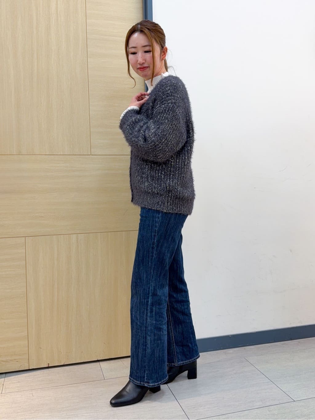 nanaさんの「grove｜【美シルエット/選べる着丈】大人のためのソフトフレアーデニム」を使ったコーディネート