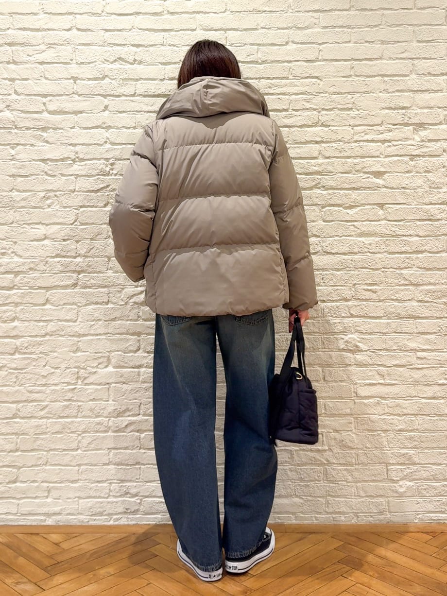 𝐜𝐡𝐢𝐤𝐚さんの「SHOO･LA･RUE｜【撥水/洗える】ショートフーディーダウン」を使ったコーディネート