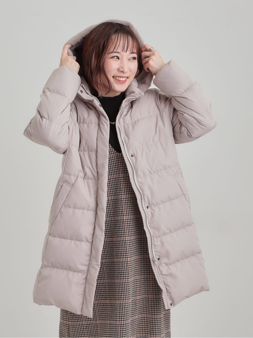 𝐜𝐡𝐢𝐤𝐚さんの「SHOO･LA･RUE｜【洗濯機可/撥水】フェイクファーフード ロングダウン」を使ったコーディネート