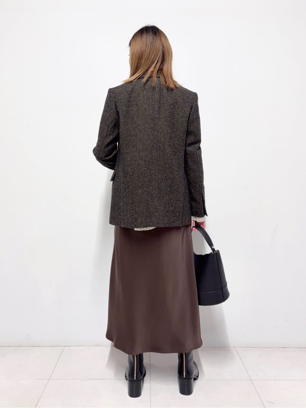 Nishijimaさんの「DRESSTERIOR｜ストレッチヴィンテージサテンナロースカート」を使ったコーディネート