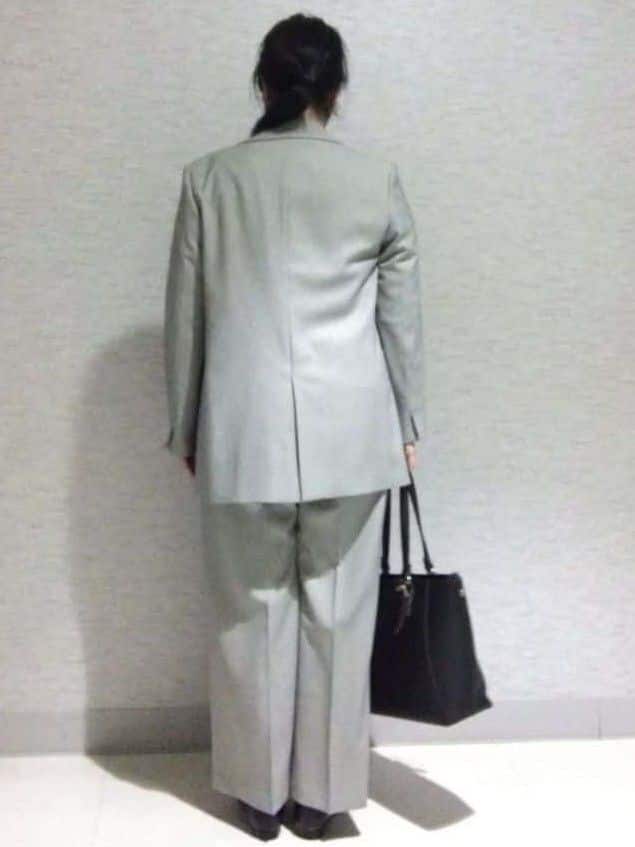 sakoさんの「Reflect｜【秋映え／単品使い◎／すっきり見え】ブローチ付きニットアンサンブル」を使ったコーディネート