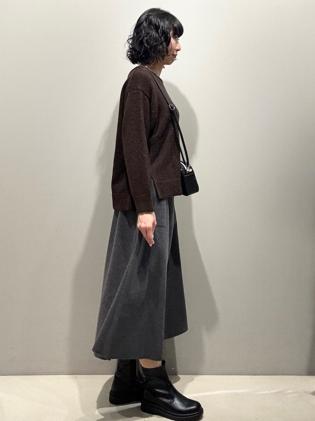 naoさんの「OPAQUE.CLIP｜リラクシークルーネックニット【洗濯機OK】」を使ったコーディネート