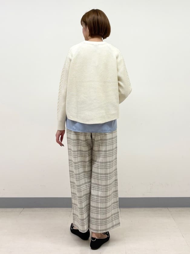 まいこさんの「INDIVI｜【洗える】ケーブルデザイン ラウンドヘムニット」を使ったコーディネート