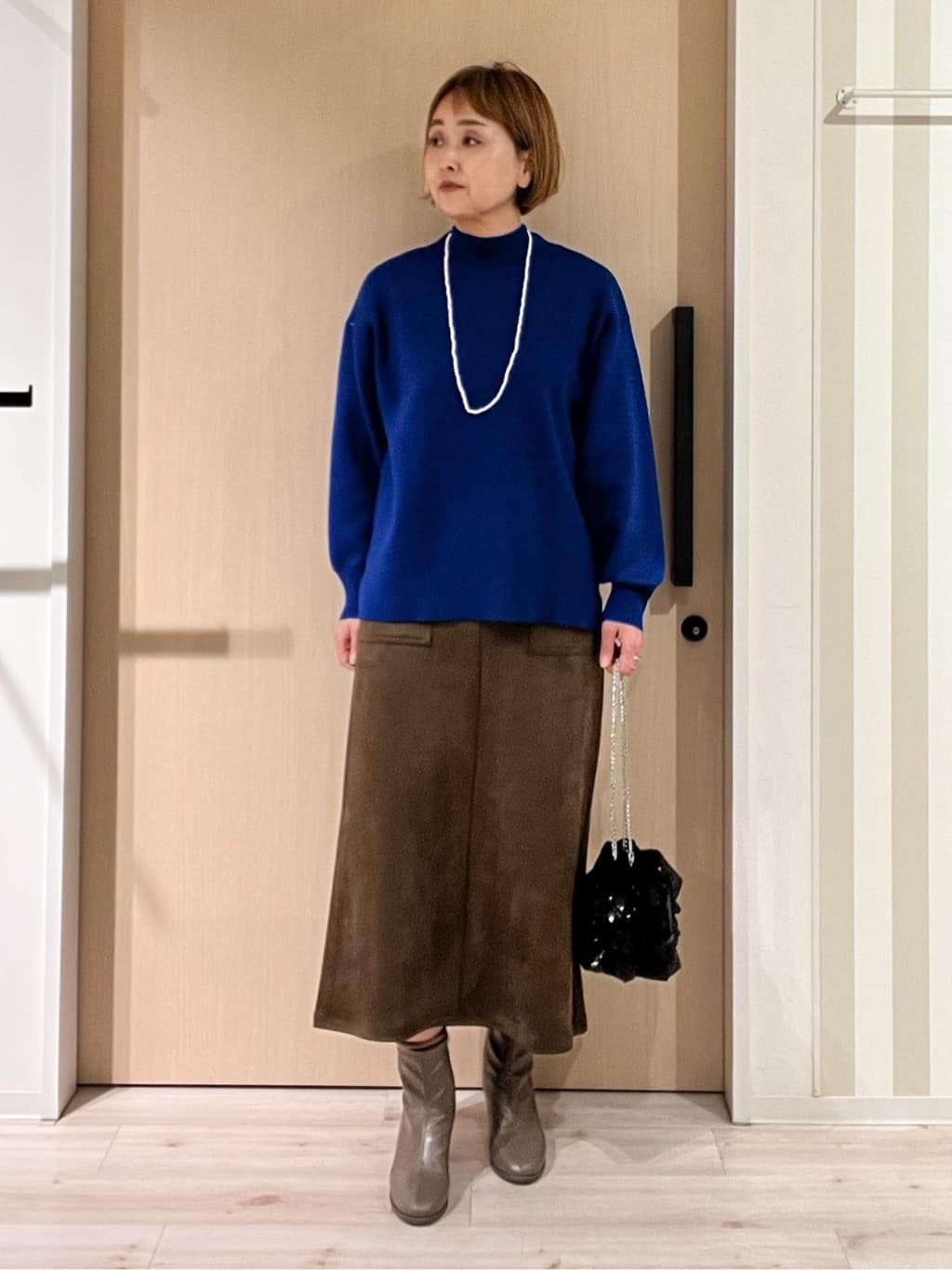 ぷくりんさんの「SHOO･LA･RUE｜【洗濯機可】上品できれい見え フェイクスエード ナロースカート」を使ったコーディネート