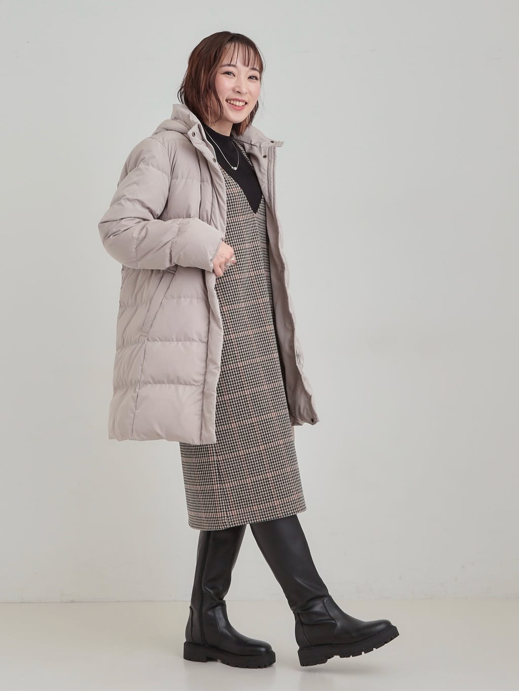𝐜𝐡𝐢𝐤𝐚さんの「SHOO･LA･RUE｜【洗濯機可/撥水】フェイクファーフード ロングダウン」を使ったコーディネート