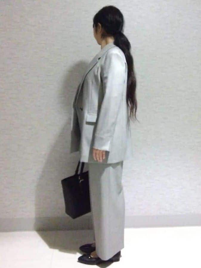sakoさんの「Reflect｜【秋映え／単品使い◎／すっきり見え】ブローチ付きニットアンサンブル」を使ったコーディネート